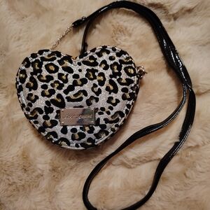 Stylish Heart-Shaped Leopard Print Bag